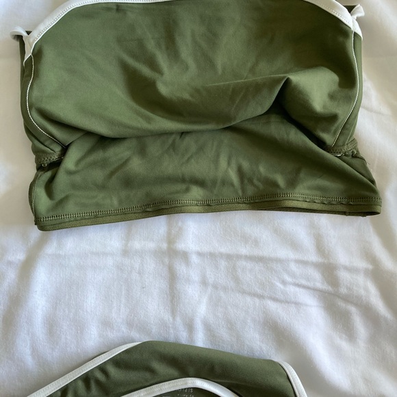 Green bikini - Picture 3 of 4